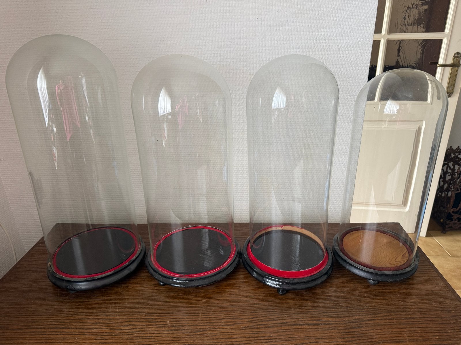 Set van 4 glazen stolpen met houten/metalen voet, Glas, Ophalen, Gebruikt, Set