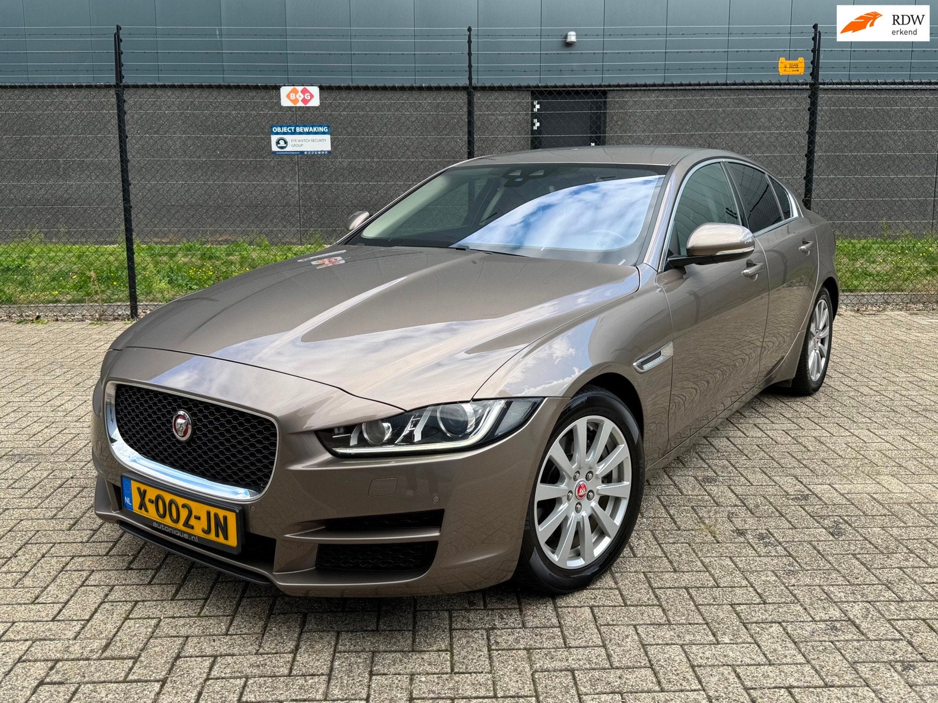 Jaguar XE 2.0 Portfolio *LEDER-XENON-CAMERA-ENZ*, Auto's, Automaat, Dealer onderhouden, 4 cilinders, Leder