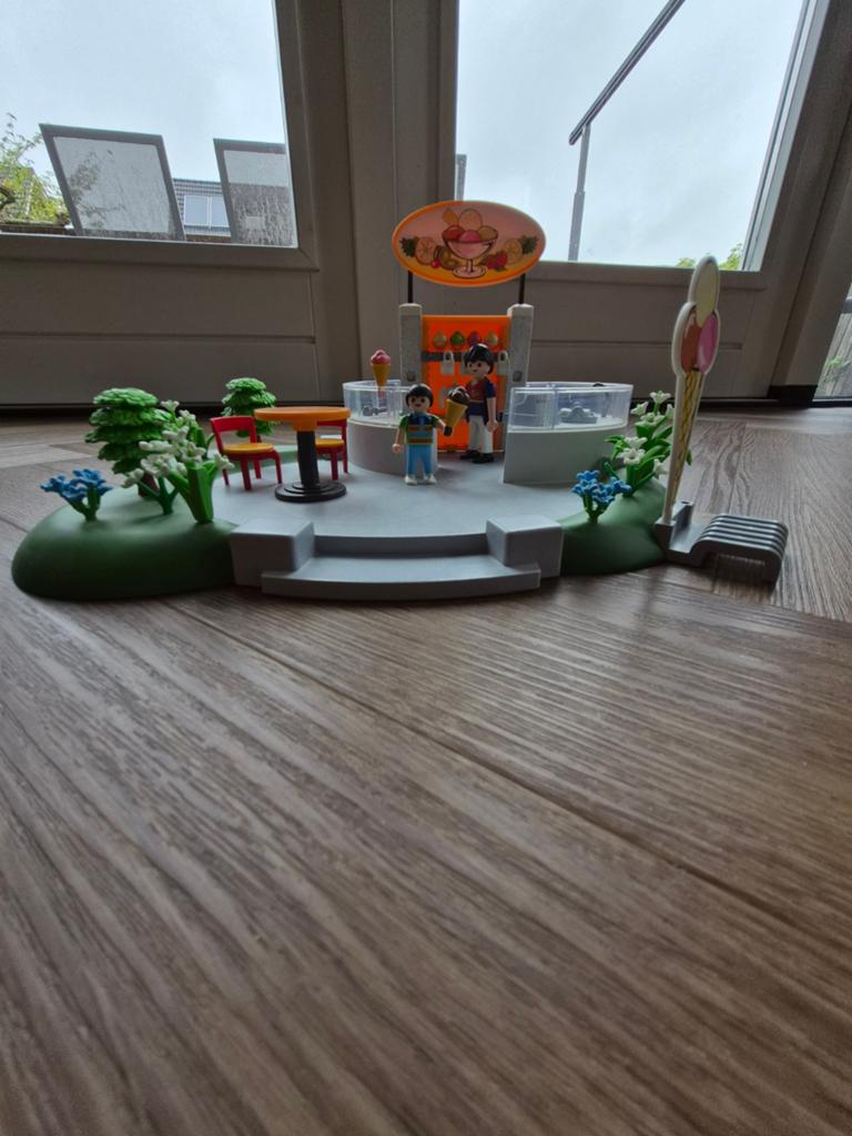 Playmobil ijssalon met figuren en accessoires, Ophalen, Gebruikt, Complete set