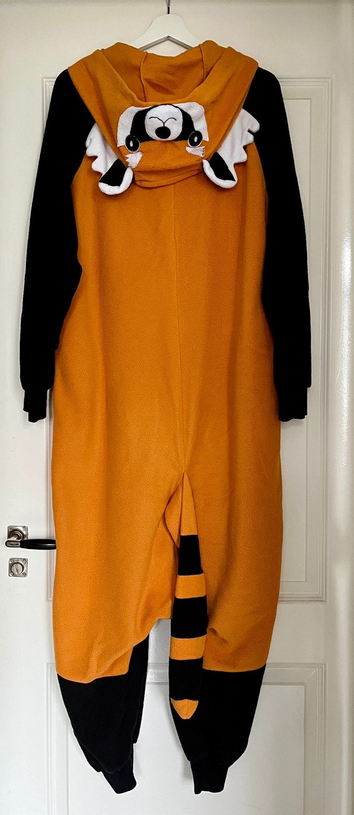 Orange raccoon / red panda onesie costume, Maat 38/40 (M), Carnaval, Ophalen of Verzenden, Kleding