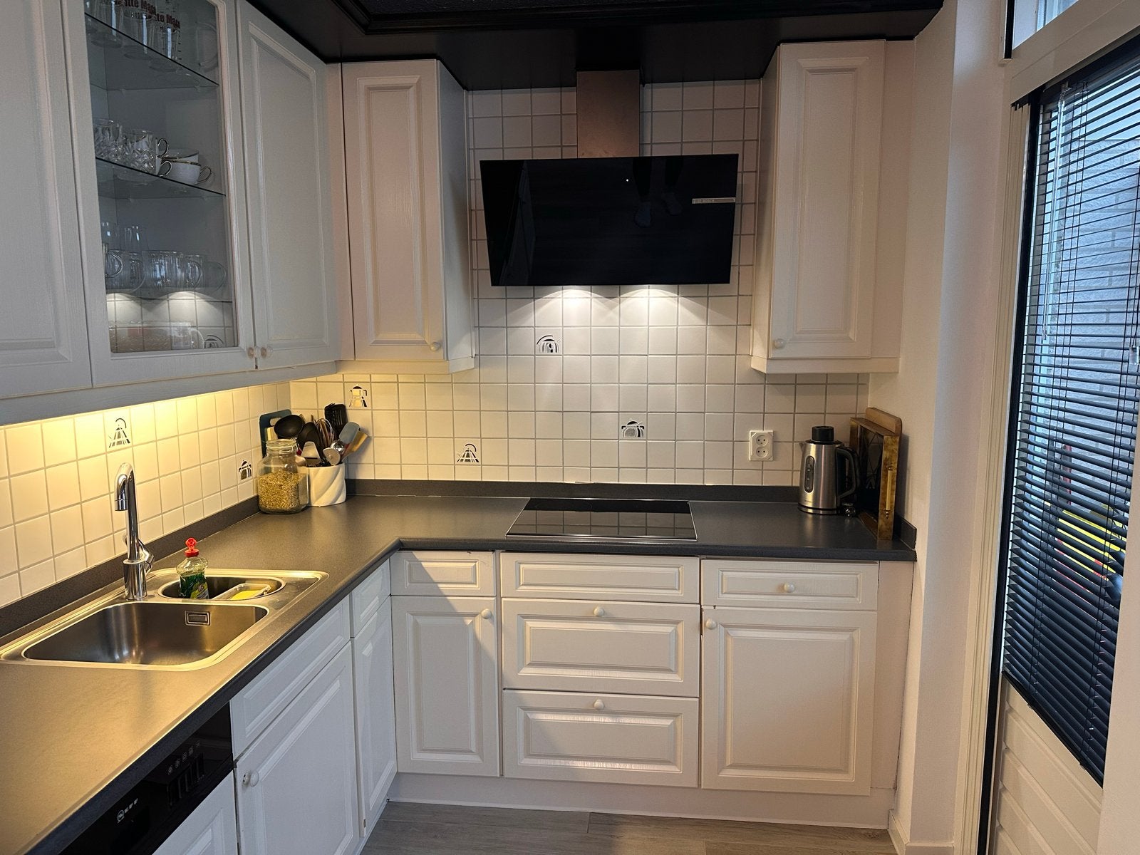 Complete keuken met Bosch, De Dietrich en Neff apparatuur, Gebruikt, Overige materialen, Wit, Hoekkeuken