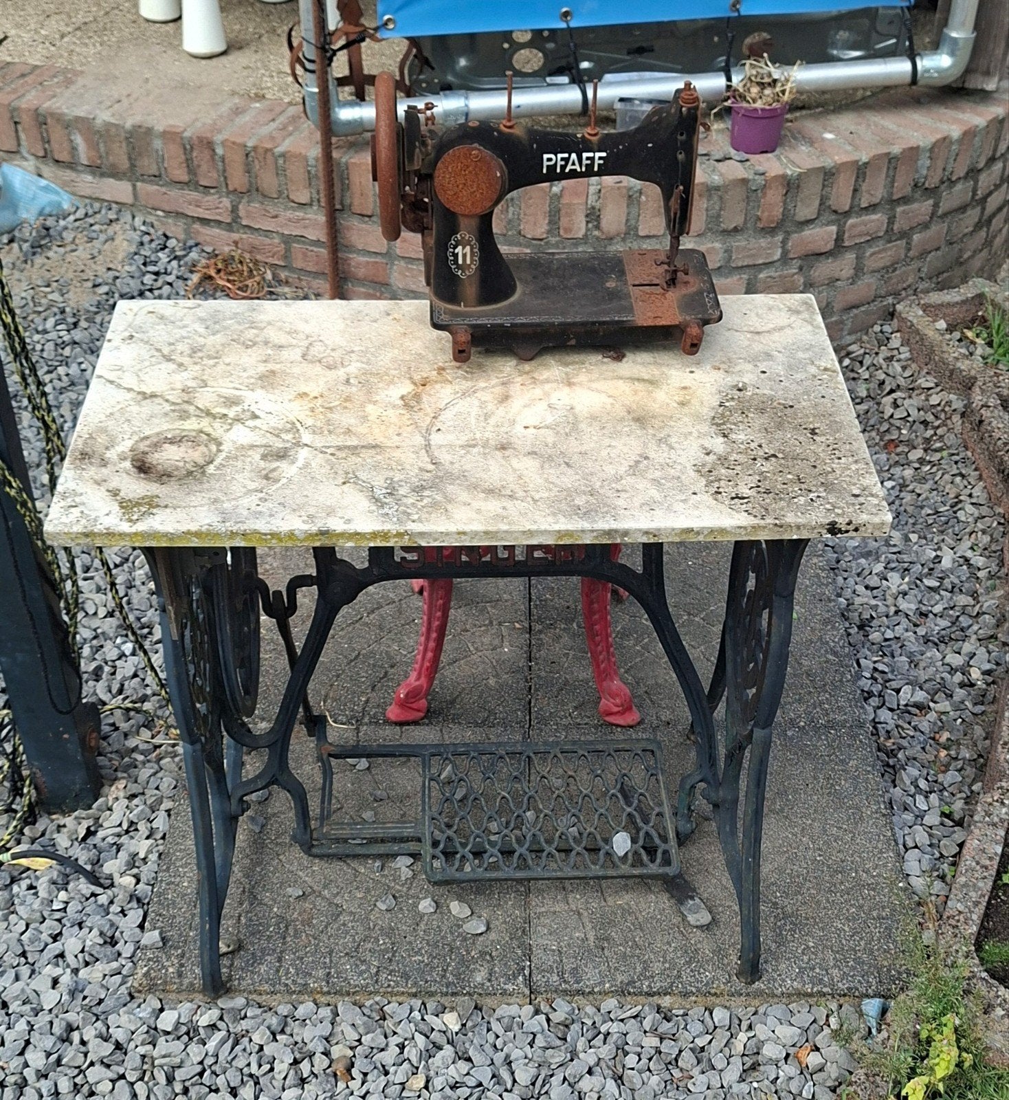 Ouderwetse Pfaff naaimachine met onderstel - opknapper, Ophalen