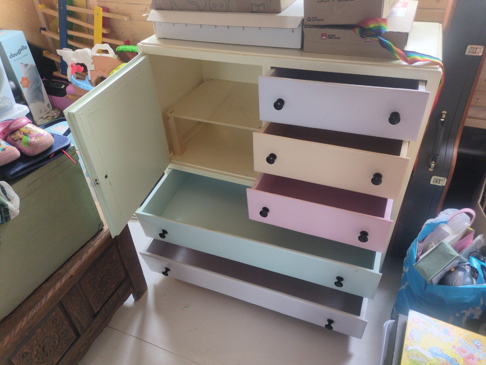 Set van 2 commodes babykamer - Pastelkleuren, Gebruikt, 50 tot 70 cm, Ophalen of Verzenden, 75 tot 100 cm
