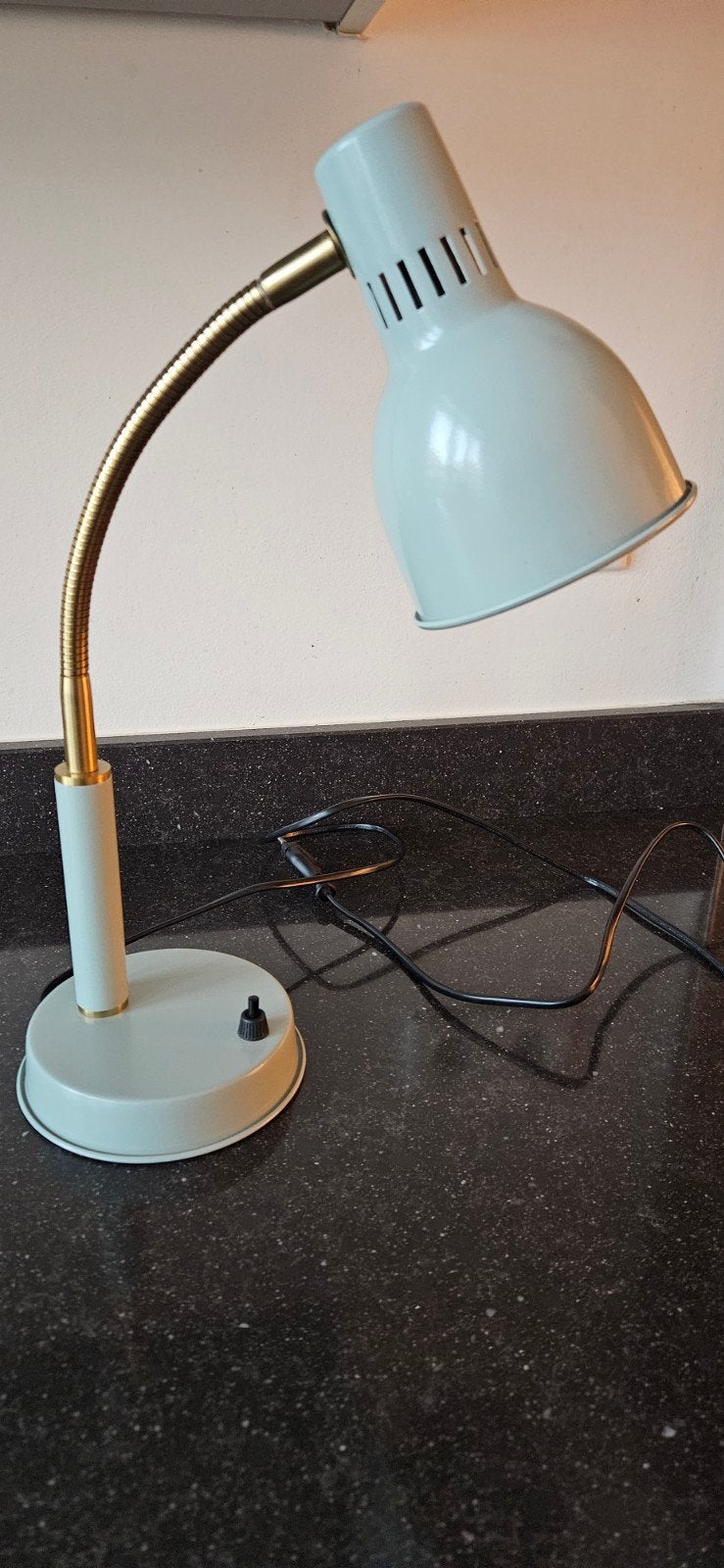IKEA BASTERUD bureaulamp – lichtgroen/goud, Bureaulamp, E14 (klein), Zo goed als nieuw, IKEA