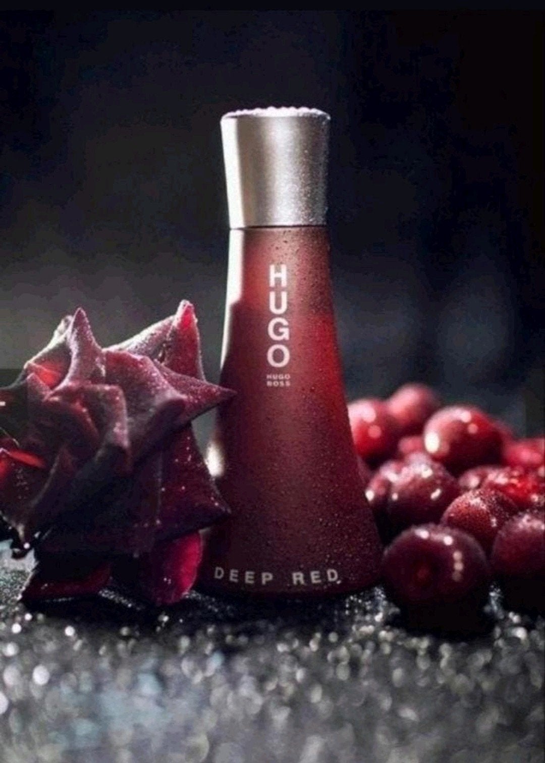 Hugo Boss Deep Red 
Deep Red van Hugo Boss is een, Sieraden, Tassen en Uiterlijk, Uiterlijk | Parfum, Nieuw, Ophalen of Verzenden