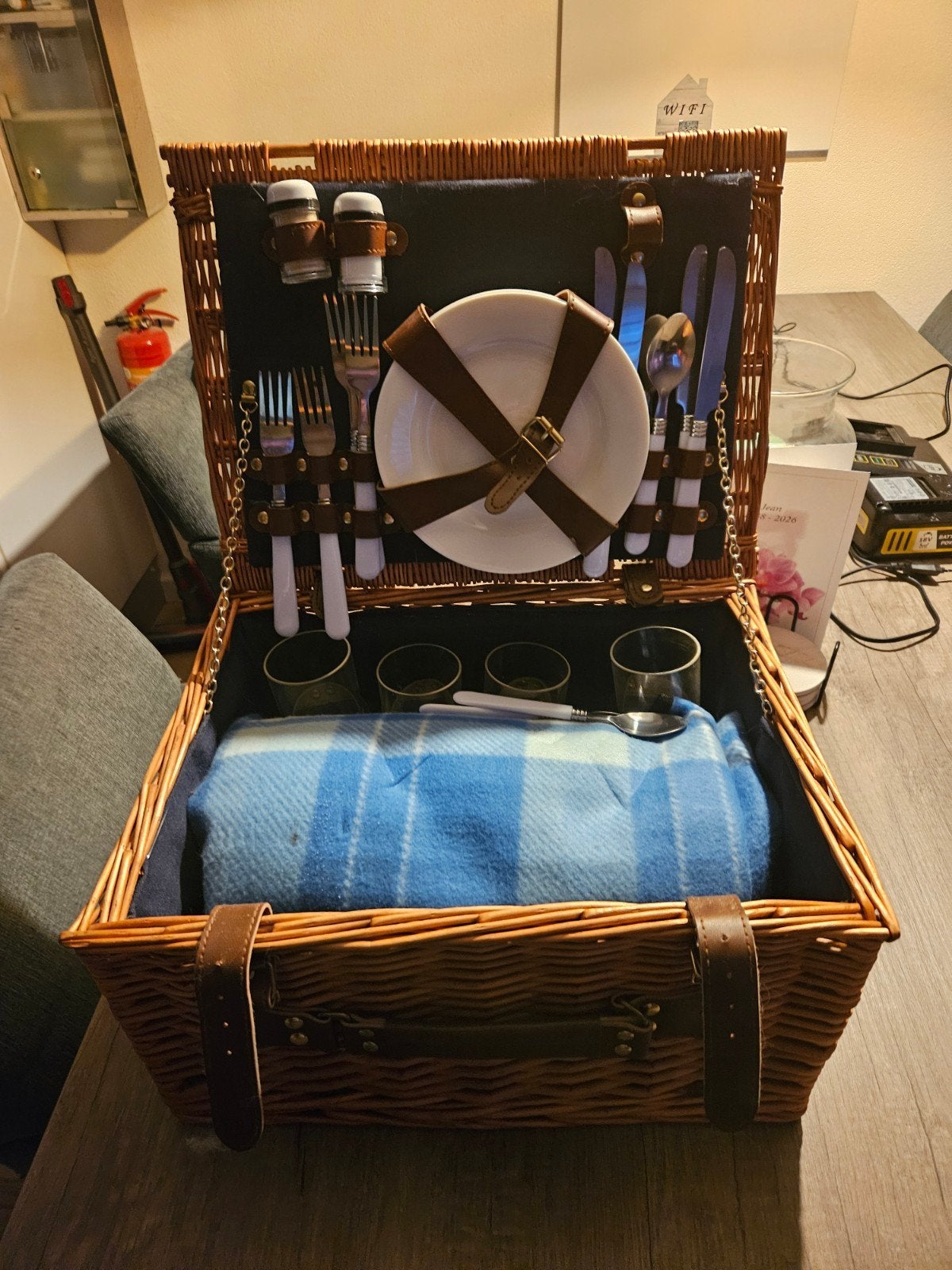 29-Delige Picknickmand met deken - Zo goed als nieuw, Ophalen, Zo goed als nieuw