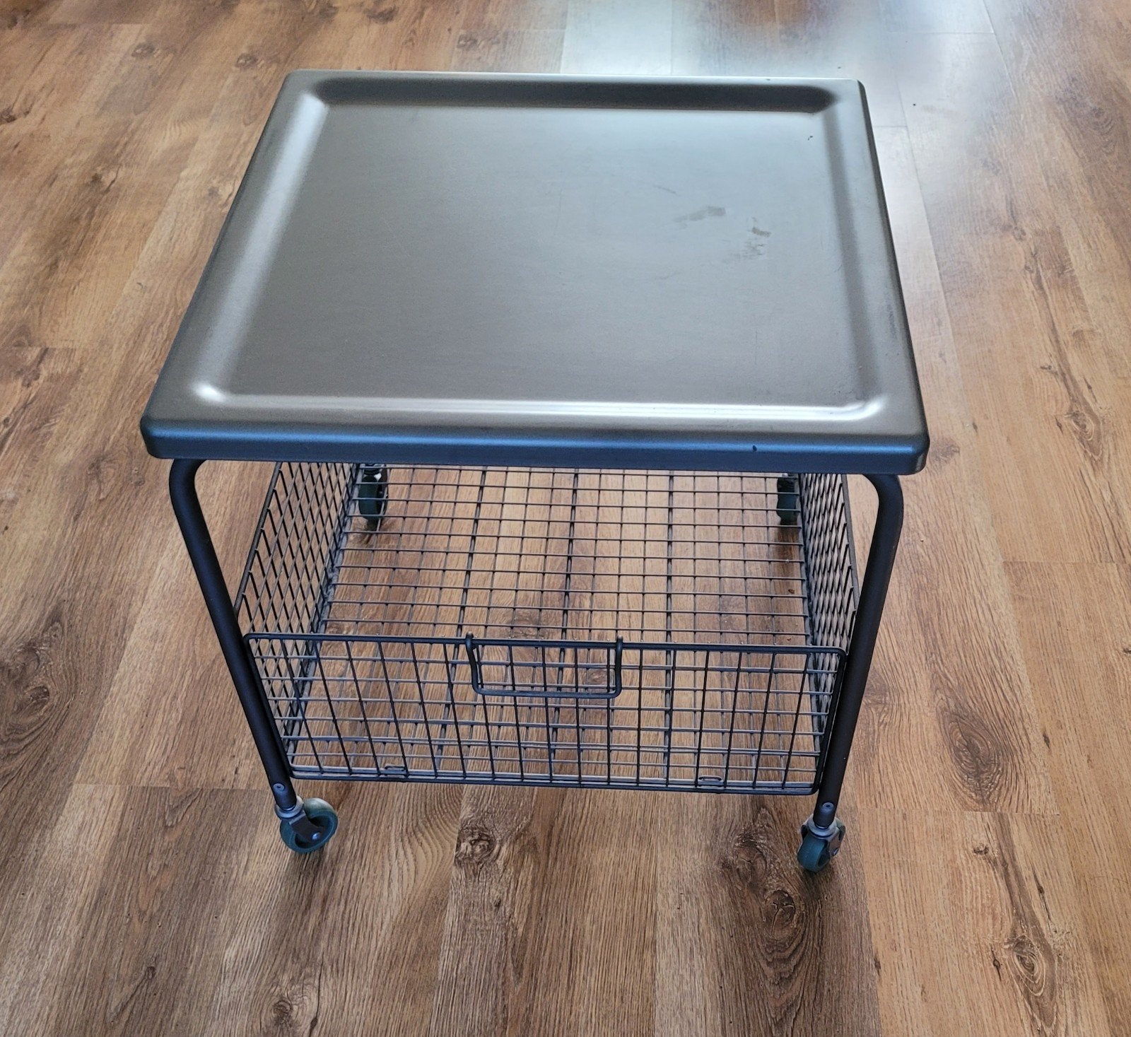 Industriële bijzettafel/trolley., Ophalen, Rechthoekig, Metaal of Aluminium, Minder dan 55 cm