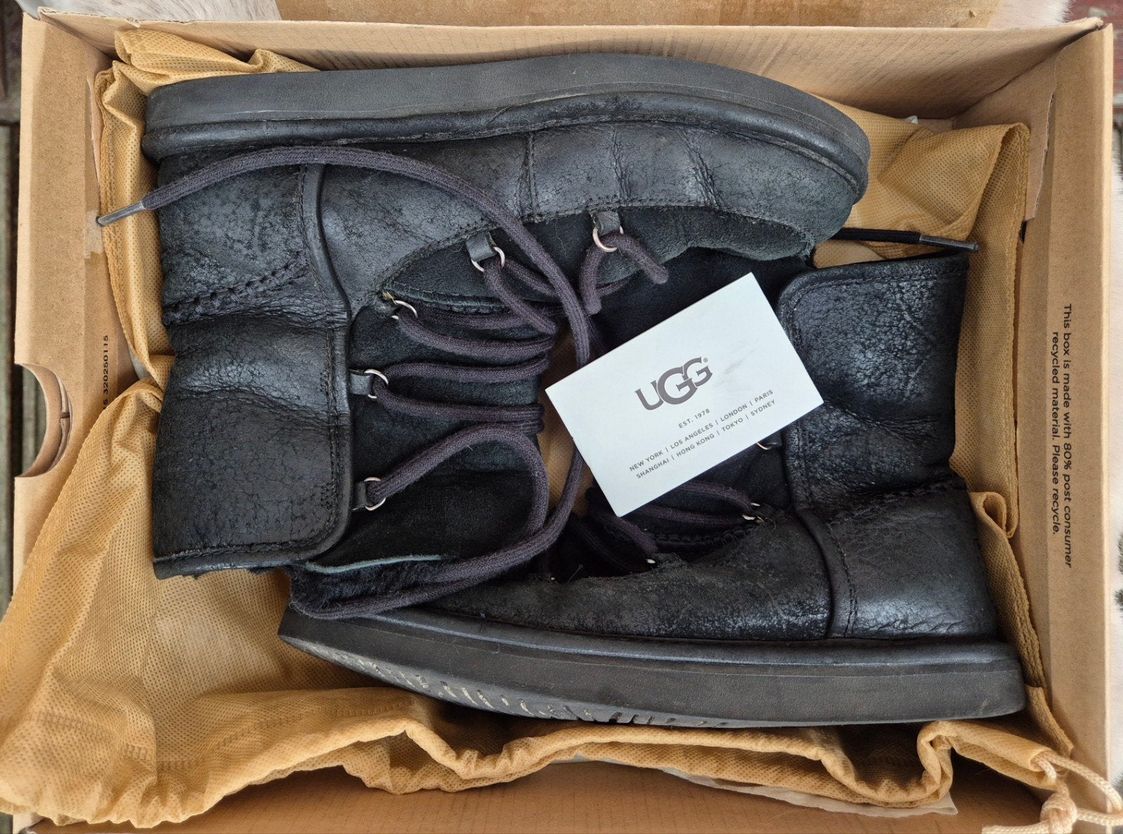 UGG Lodge zwarte halfhoge bontlaarzen Uggs 37, UGG, Zwart, Lage of Enkellaarzen, Ophalen of Verzenden