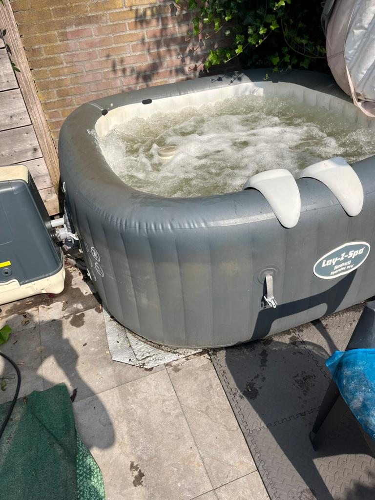 Opblaas jacuzzi defect 2 motoren met jets, Tuin en Terras, Ophalen of Verzenden, Zo goed als nieuw