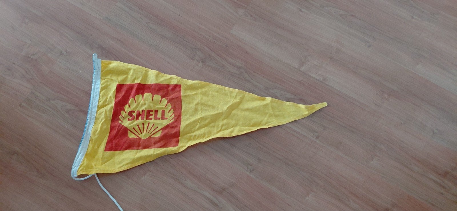 Vintage shell wimpel 36x73cm, Verzamelen, Merken en Reclamevoorwerpen, Ophalen of Verzenden, Gebruikt, Gebruiksvoorwerp