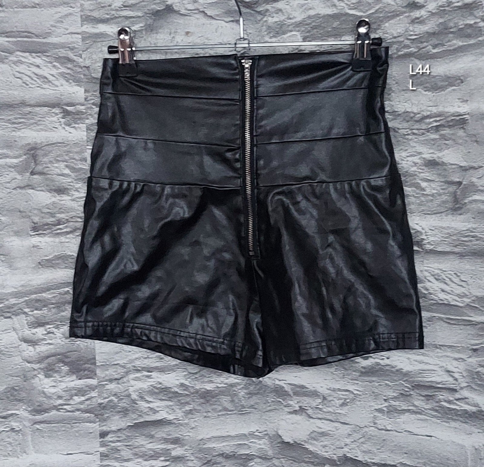 Kinky Zwarte leren hotpants met rits, Kort, Zwart, Maat 42/44 (L), Ophalen of Verzenden
