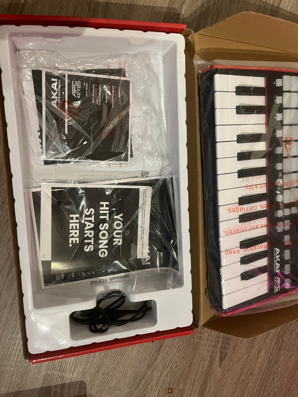 Akai APC Key 25 MIDI-controller met toetsenbord, Muziek en Instrumenten, Overige merken, Midi-aansluiting, Zo goed als nieuw, Overige aantallen
