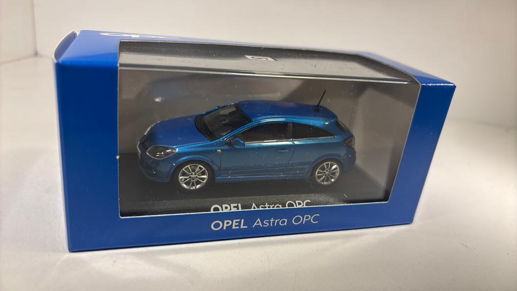 Opel astra opc bleu minichamps 1.43, Hobby en Vrije tijd, Auto, Ophalen of Verzenden, MiniChamps, A