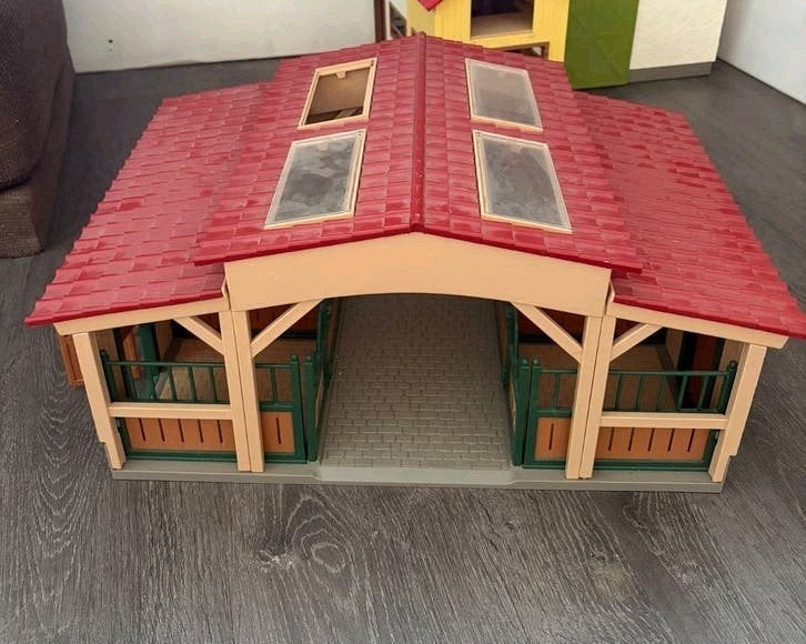 Schleich paardenstal met speelkleed en accessoires, Ophalen of Verzenden, Gebruikt, Jongen of Meisje