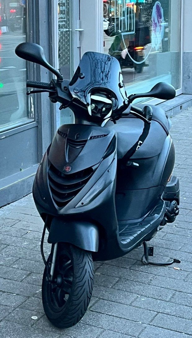 Piaggio zip 4 takt 2v sp, Fietsen en Brommers, Ophalen, Zo goed als nieuw, Benzine, Zip