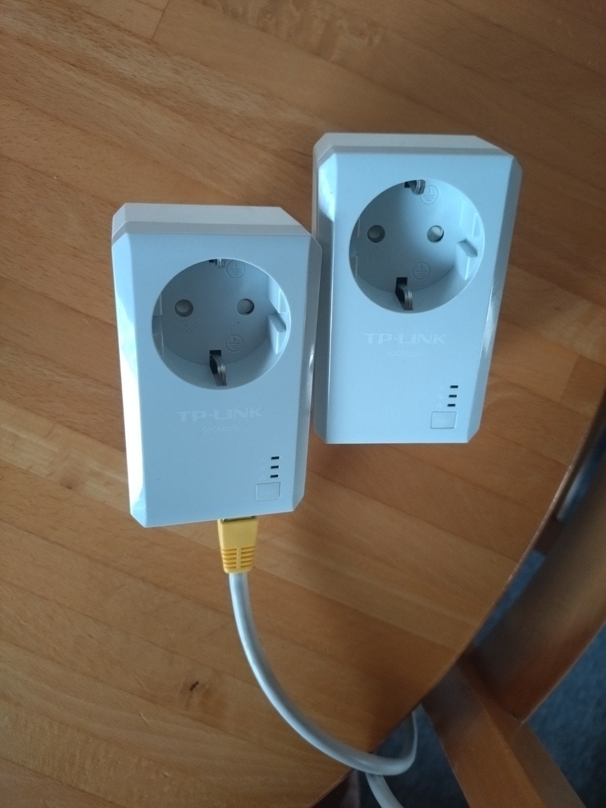 TP-Link AV500 Powerline Adapters (2 stuks) met stopcontact, Ophalen of Verzenden, Gebruikt