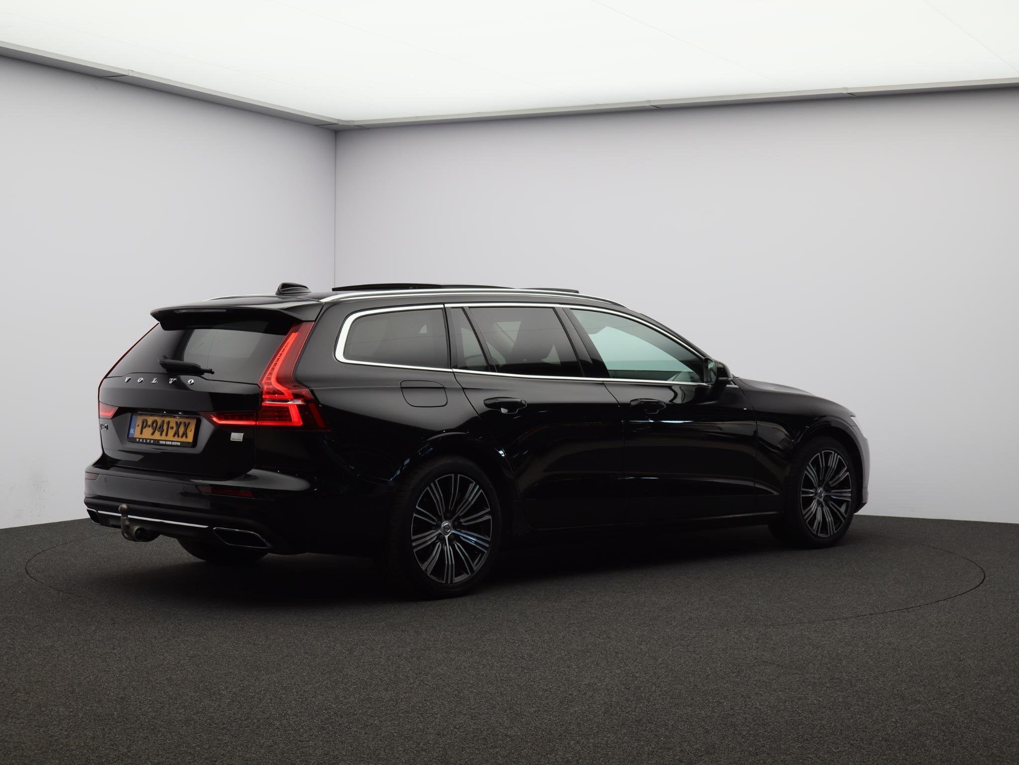 Volvo V60 2.0 T8 Recharge AWD Inscription / Trekhaak / Pan., Auto's, Gebruikt, 4 cilinders, Zwart, Vierwielaandrijving