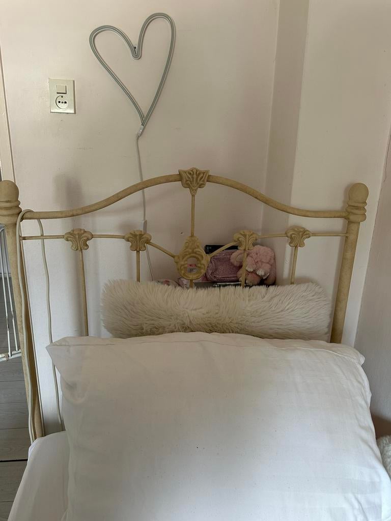 Eenpersoons spijlenbed, creme kleurig, Huis en Inrichting, Slaapkamer | Bedden, Ophalen, Gebruikt, 90 cm, Eenpersoons