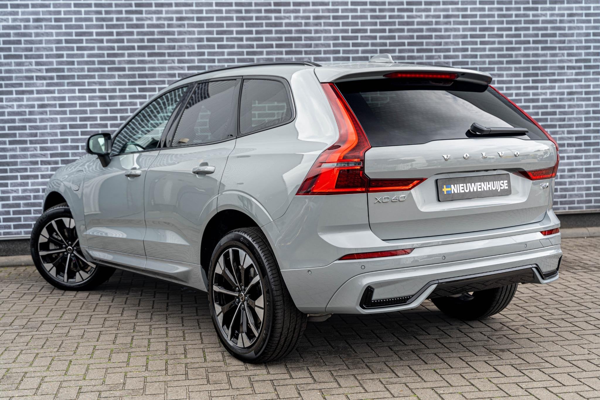 Volvo XC60 2.0 T6 Plug-in Hybrid AWD Ultra Dark | PHEV | Tre, 12 maanden, Gebruikt, Euro 6, 4 cilinders