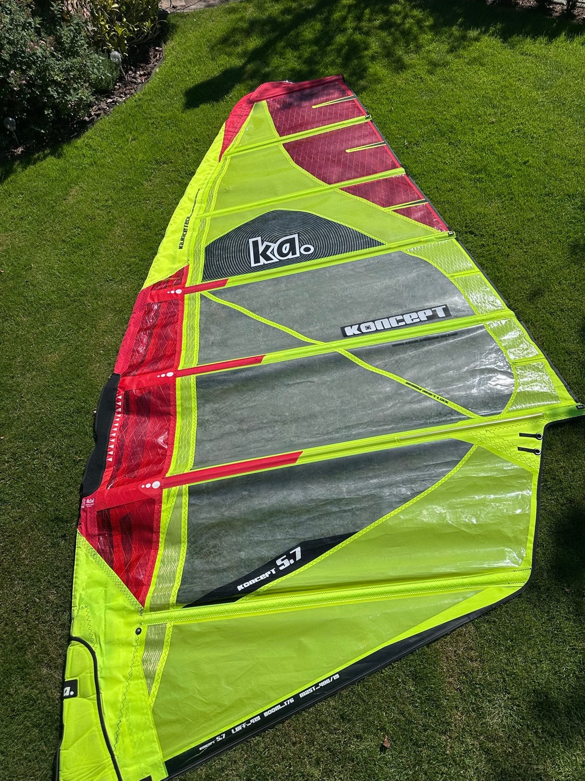 KA Koncept 5.7 Windsurfzeil - Zo goed als nieuw, Watersport en Boten, Met draagtas, 5 tot 6.5 m², Ophalen of Verzenden, Zo goed als nieuw