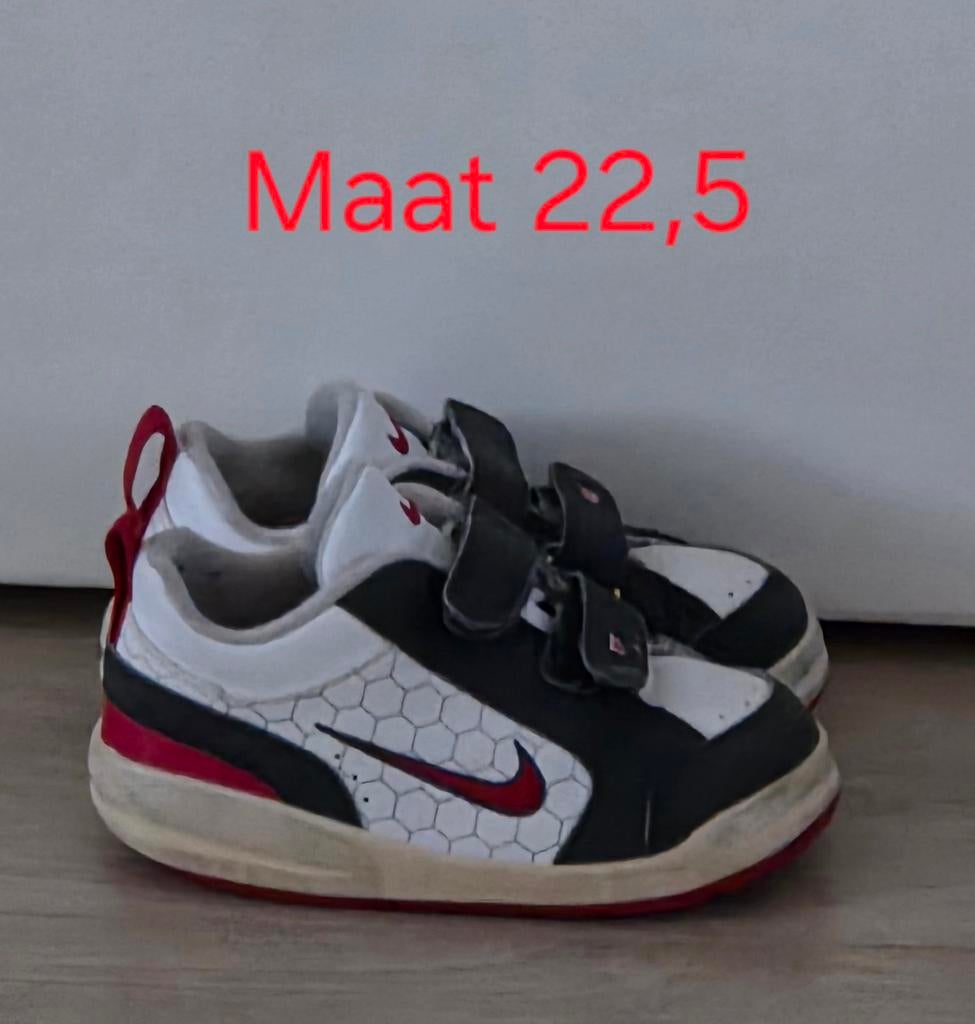 Nike sportschoenen maat 22,5 voor jongens, Gebruikt, Sportschoenen, Ophalen of Verzenden, Nike
