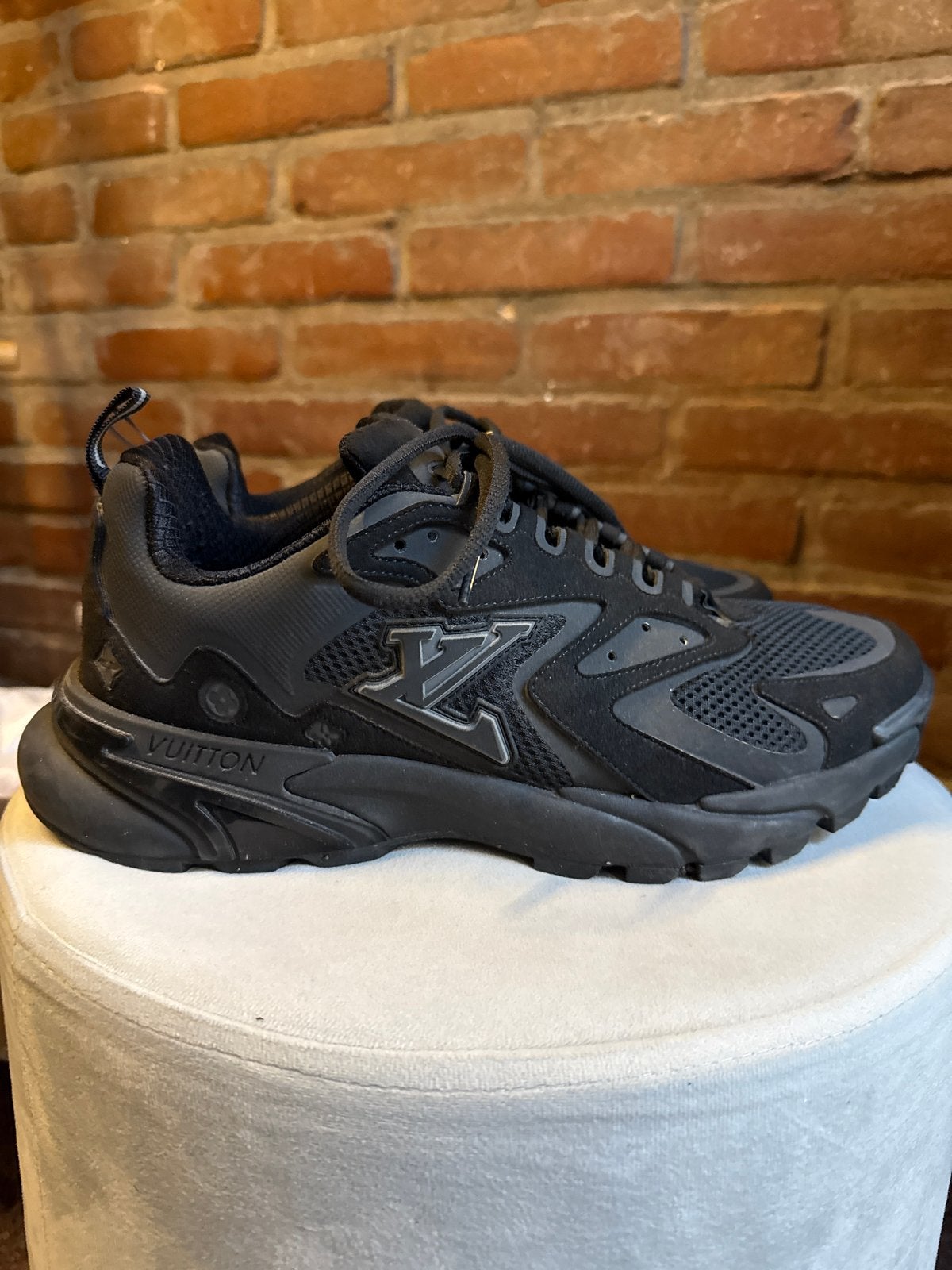 Louis Vuitton Runner Tatic Sneakers Zwart maat 42, Ophalen of Verzenden, Gedragen, Zwart, Sneakers of Gympen