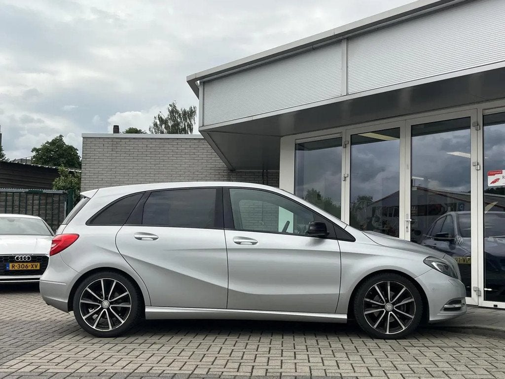 Mercedes-Benz B-Klasse 180 SPORT AFN TREKH.+XEN € 11.740,0, 1325 kg, Gebruikt, 4 cilinders, Leder en Stof