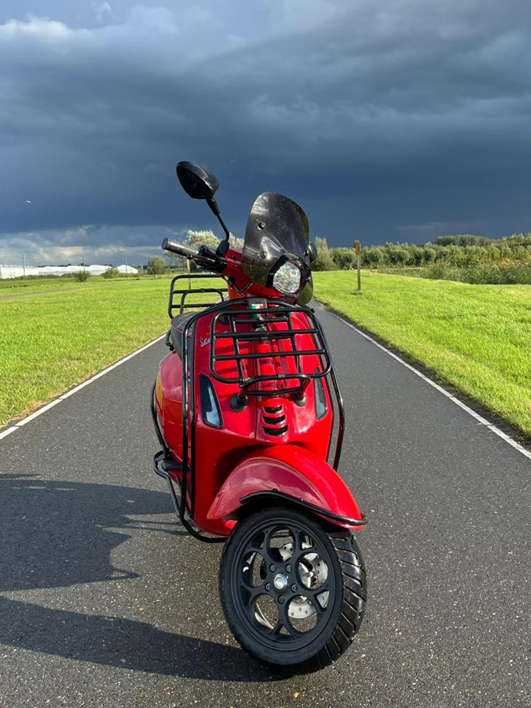 Vespa Sprint 45km/u - rood - december 2021, Fietsen en Brommers, Scooters | Vespa, Ophalen, Overige modellen, Maximaal 45 km/u