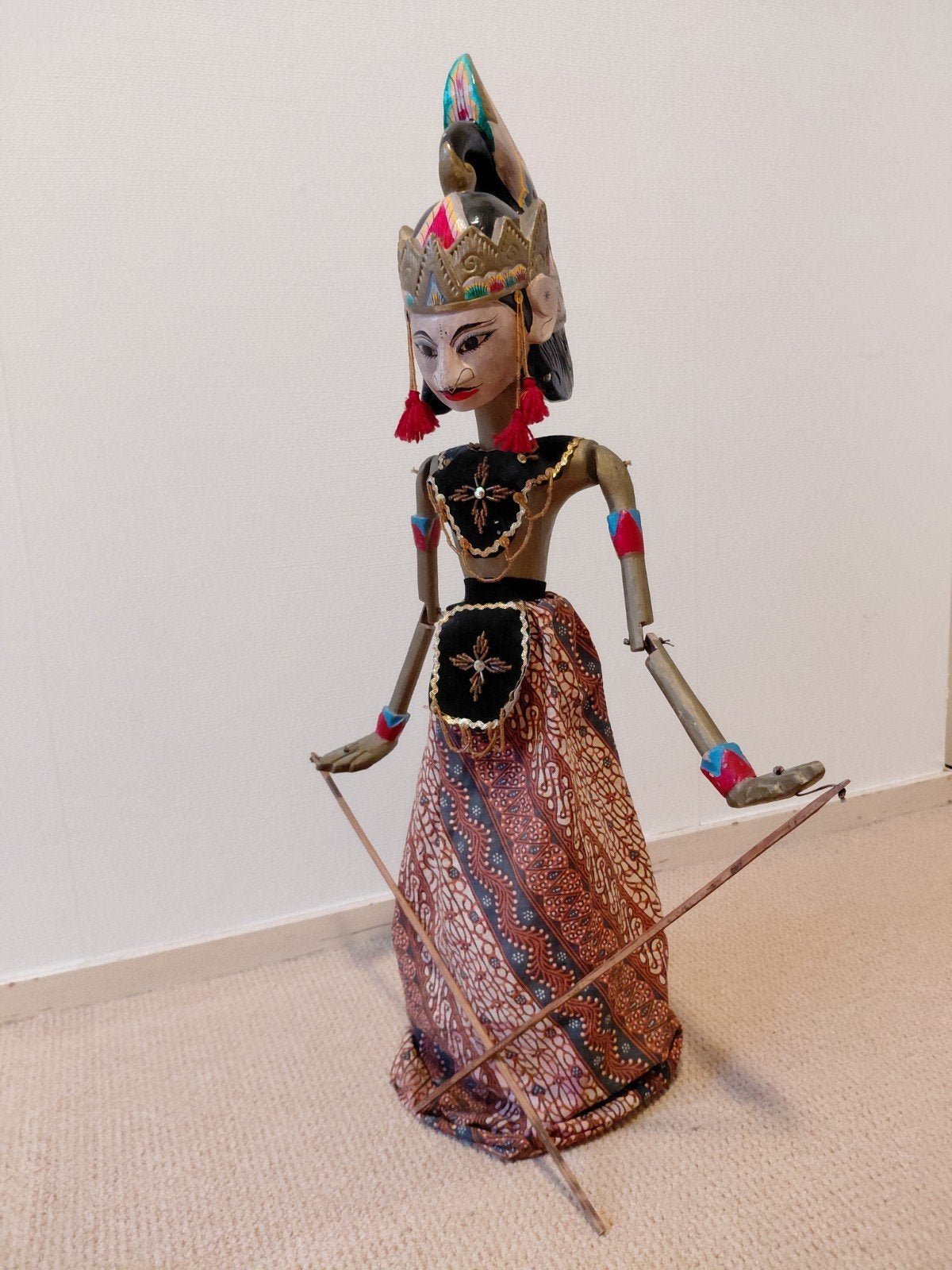 Wayang Golek pop uit Indonesië met houder, Verzamelen, Ophalen, Pop