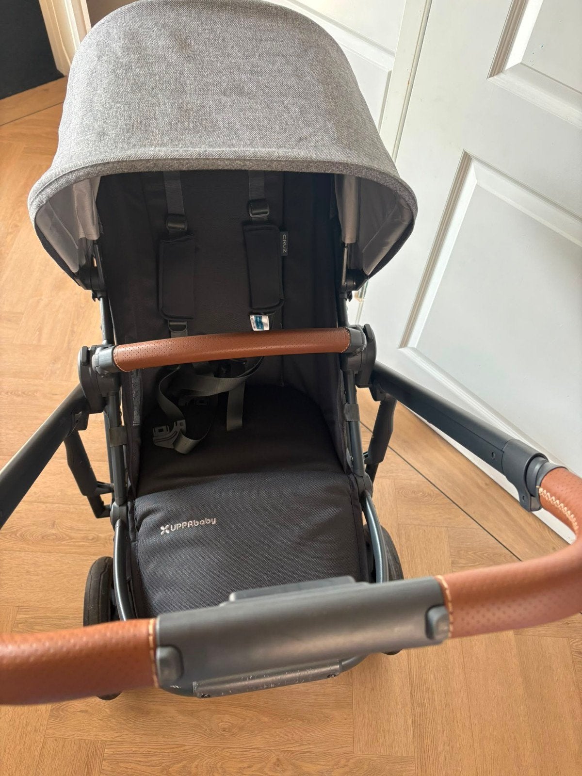 UPPAbaby CRUZ V2 kinderwagen - Zo goed als nieuw, Kinderen en Baby's, Verstelbare duwstang, Zo goed als nieuw, Ophalen, Kinderwagen