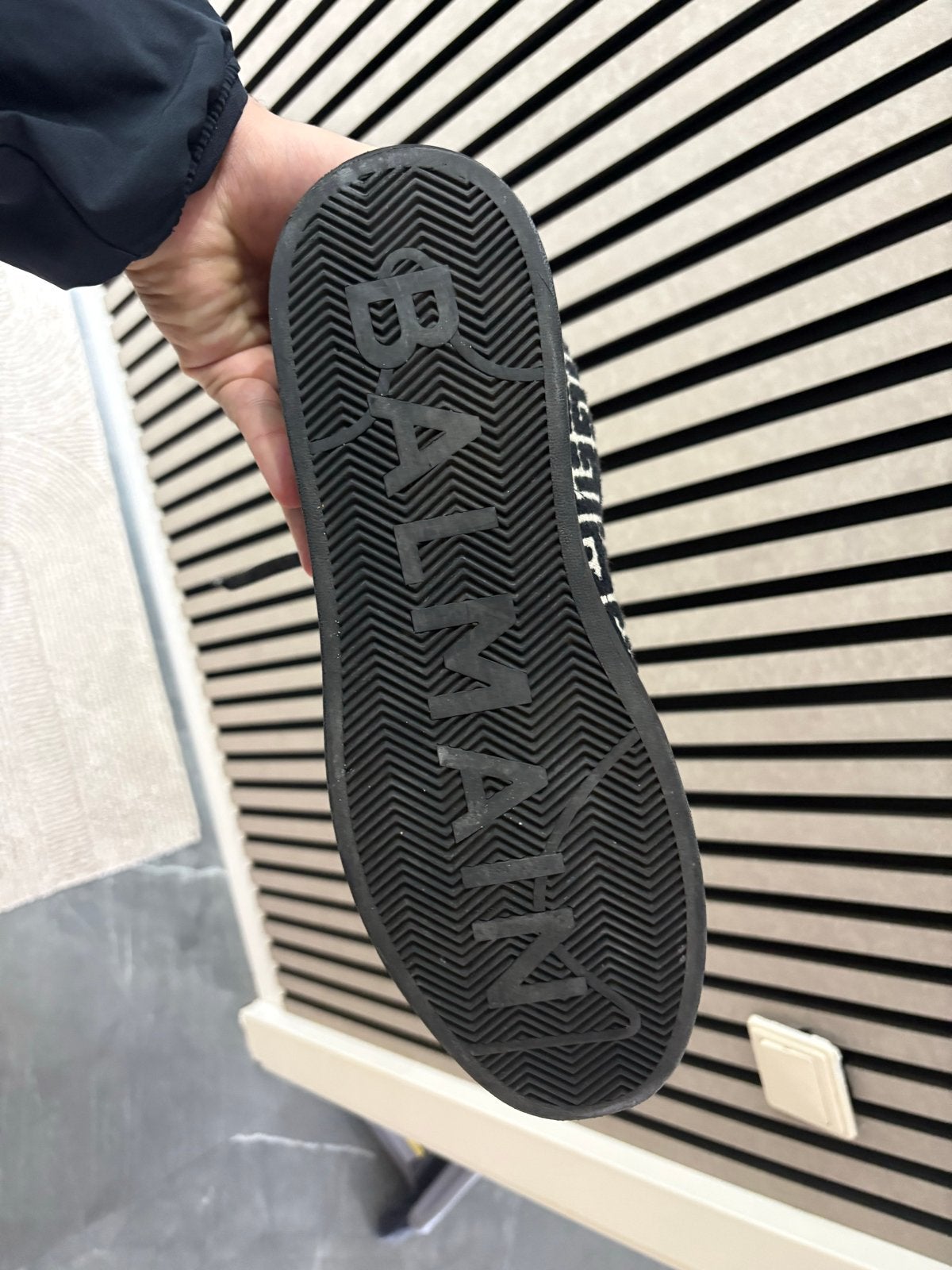 Balmain schoenen/laarzen voor mannen - Maat 45, Ophalen of Verzenden, Zo goed als nieuw, Zwart, Sneakers of Gympen