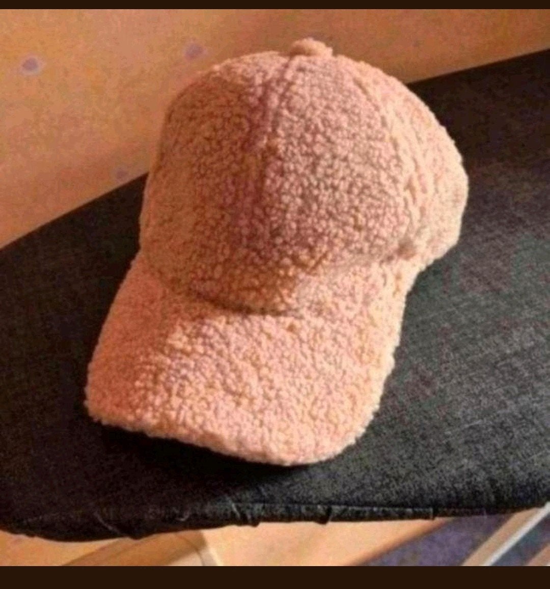 Nieuwe, stijlvolle en warme beige teddy cap., Ophalen of Verzenden, Nieuw, 56 of 57 cm (M, 7 of 7⅛ inch), Pet