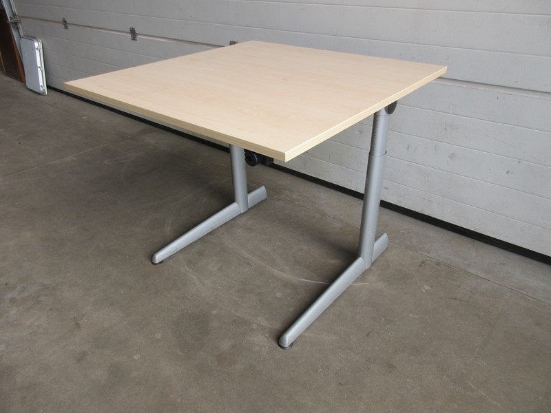 Klein buro in hoogte verstelbaar, Ahrend, Ophalen, Gebruikt, 90 cm, In hoogte verstelbaar