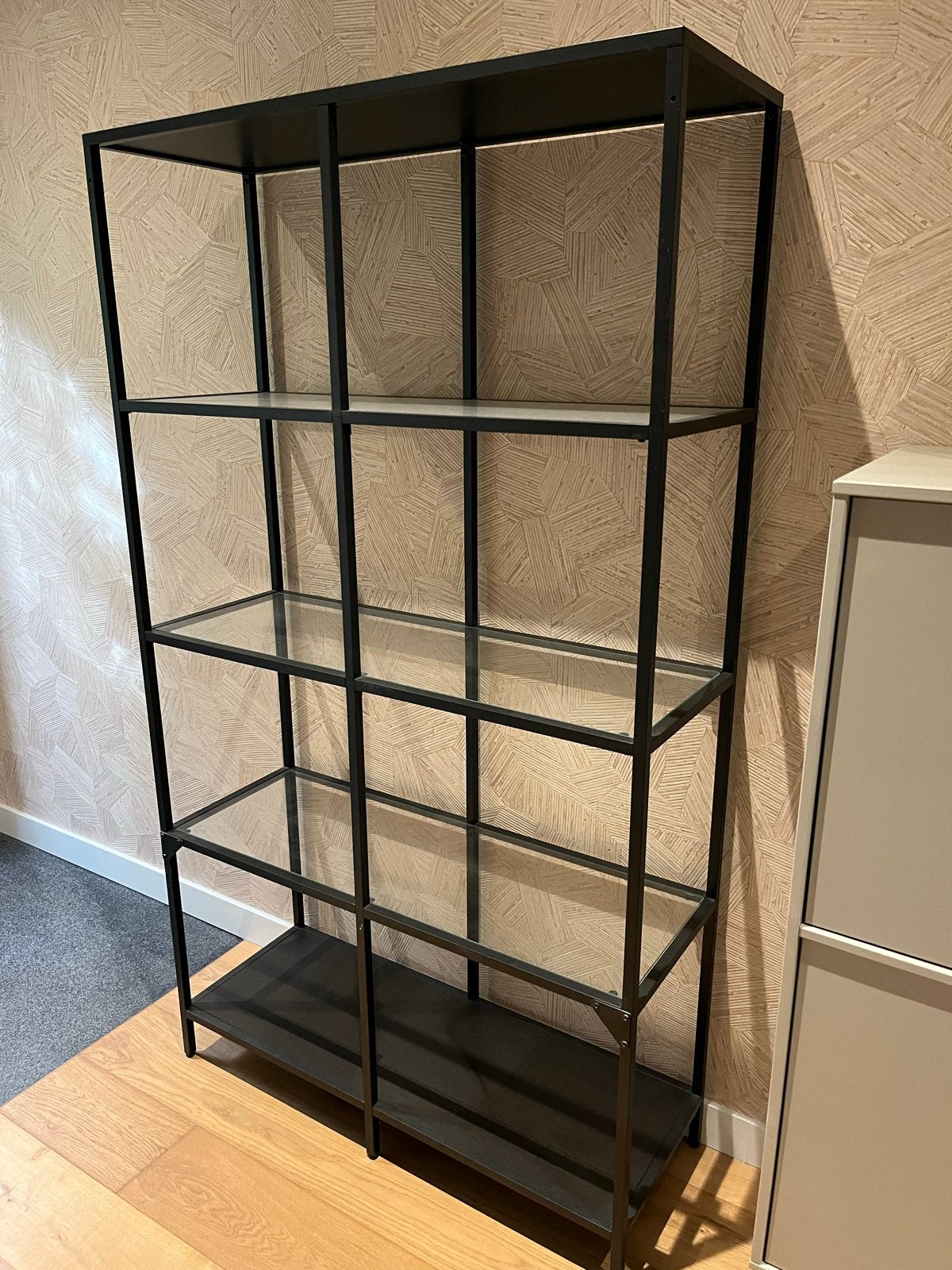 IKEA VITTSJÖ Stellingkast - Zwart metaal/Glas, Ophalen, Zo goed als nieuw