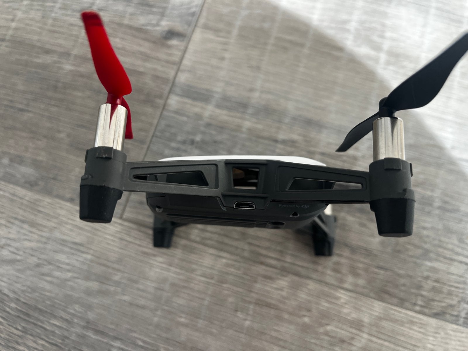 DJI Tello Drone met GameSir T1d Controller en accessoires, Gebruikt, 100 tot 1000 meter, Minder dan 250 gram, Bediening via smartphone