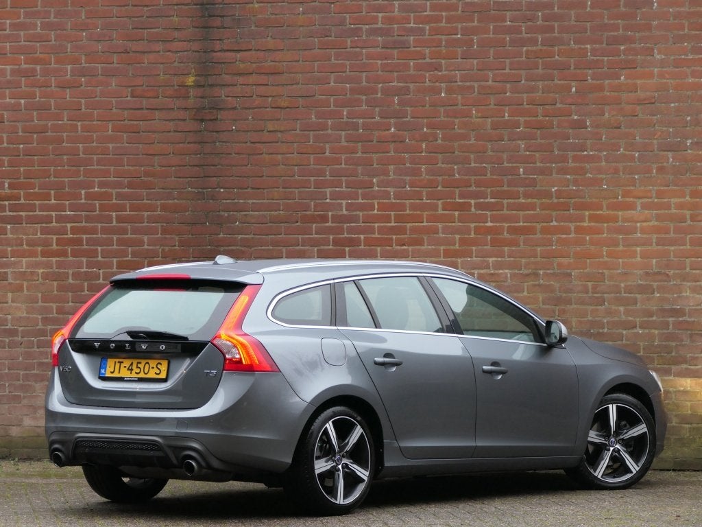 Volvo V60 1.5 T3 AUT R-Design Standkachel / Cruise control /, Euro 6, 4 cilinders, Origineel Nederlands, 152 pk