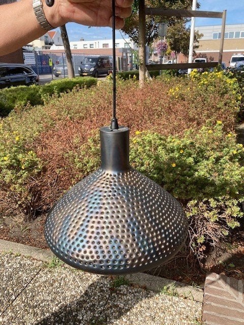Moderne hanglamp met geperforeerd metaal, Modern, Industrieel, Zo goed als nieuw, Metaal, E27 (groot)