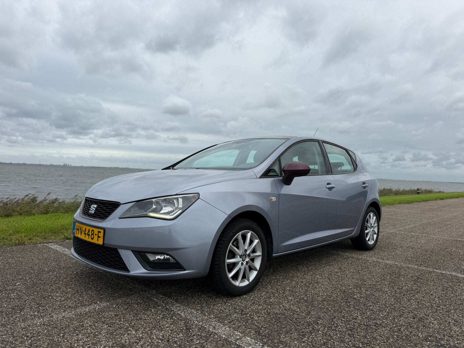 Seat Ibiza 1.0 TSI  12-2015 Grijs Nette staat, Auto's, Voorwielaandrijving, 40 €/maand, 995 kg, Ibiza