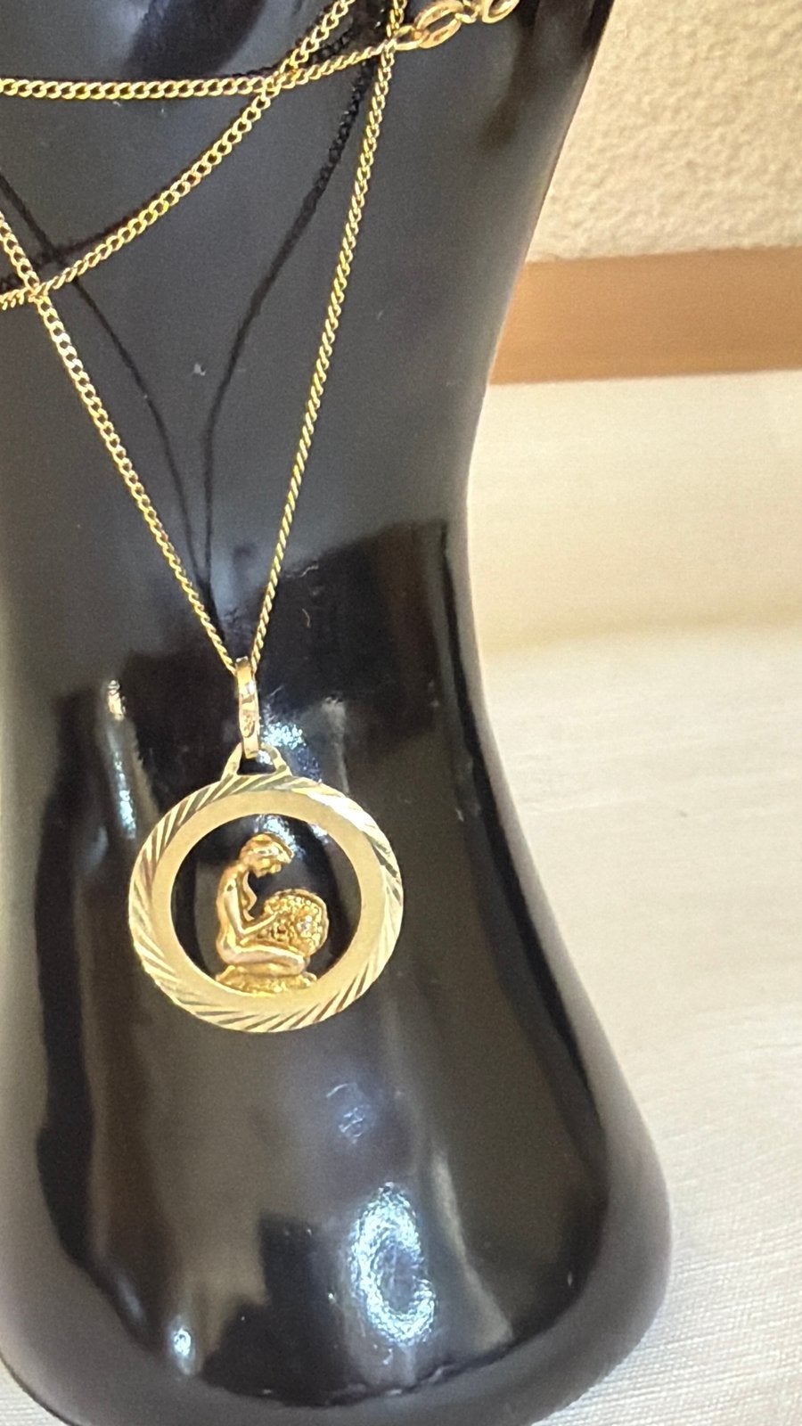 Massief 14k Gouden Sterrenbeeld Hanger Maagd 25mm 4.2 gram, Overige voorstellingen, Ophalen of Verzenden, Zo goed als nieuw, Goud