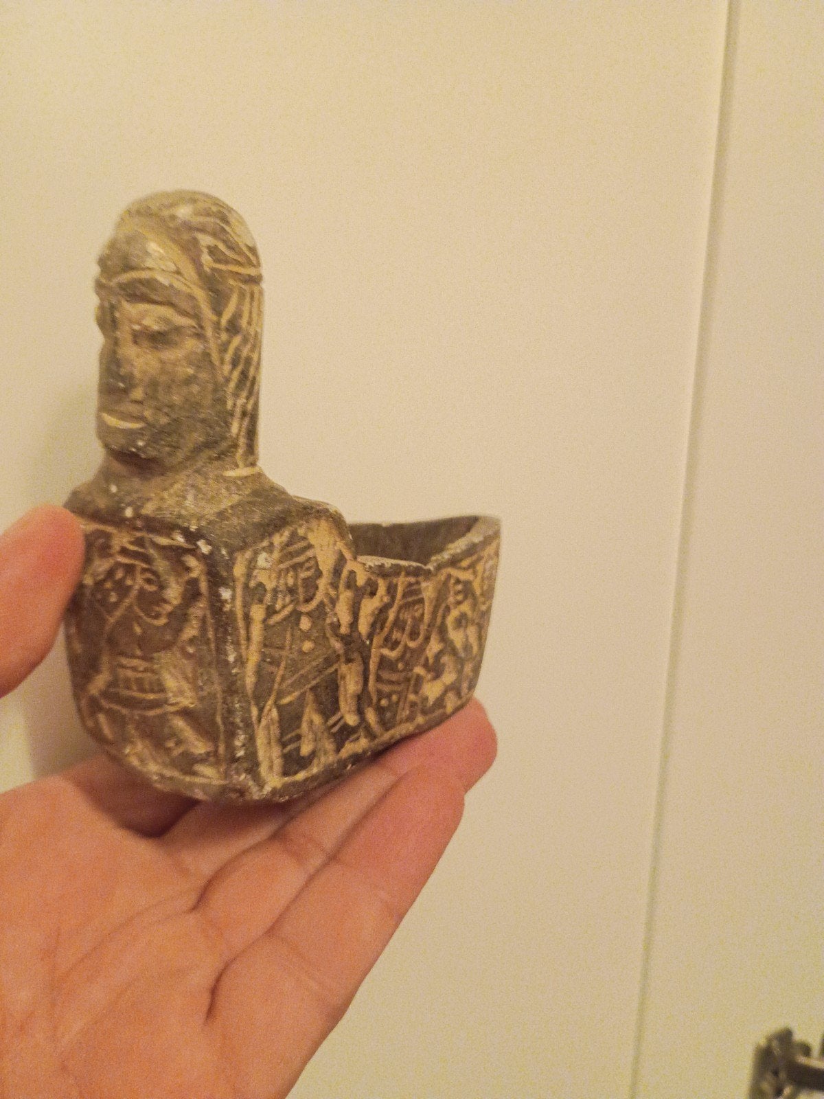 Antieke stenen olielamp met koningsfiguur, Antiek en Kunst, Ophalen of Verzenden
