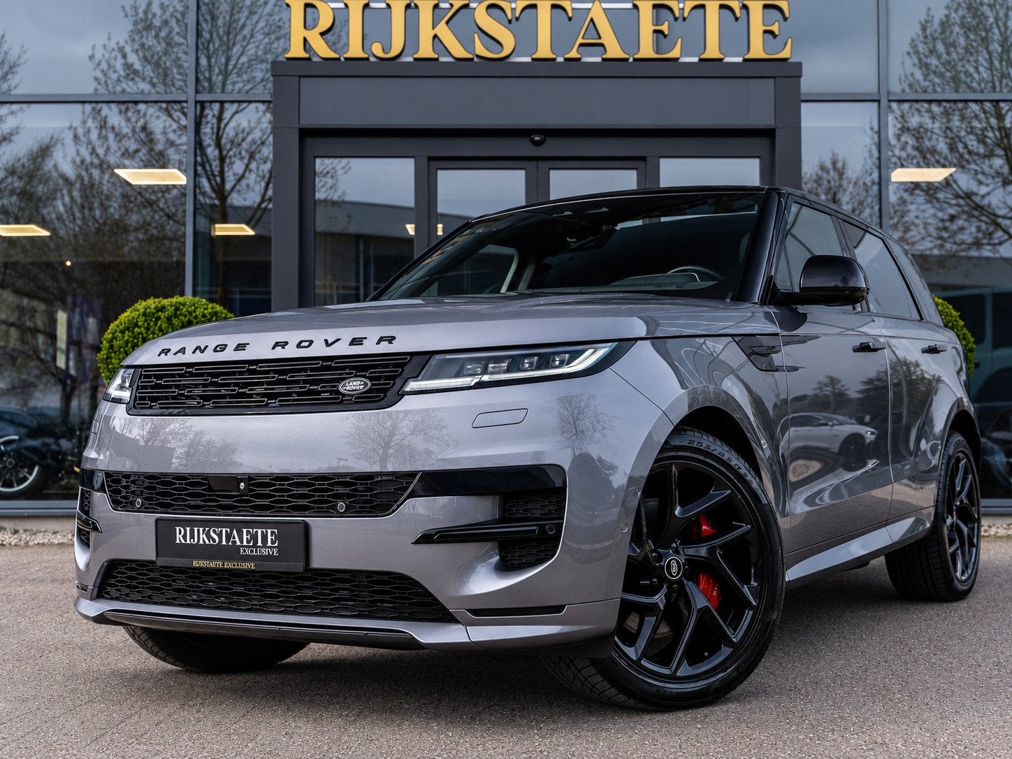 Land Rover Range Rover Sport p440e|PANO|MERIDIAN|INCL BTW, Auto's, Automaat, Dealer onderhouden, Gebruikt, Zwart