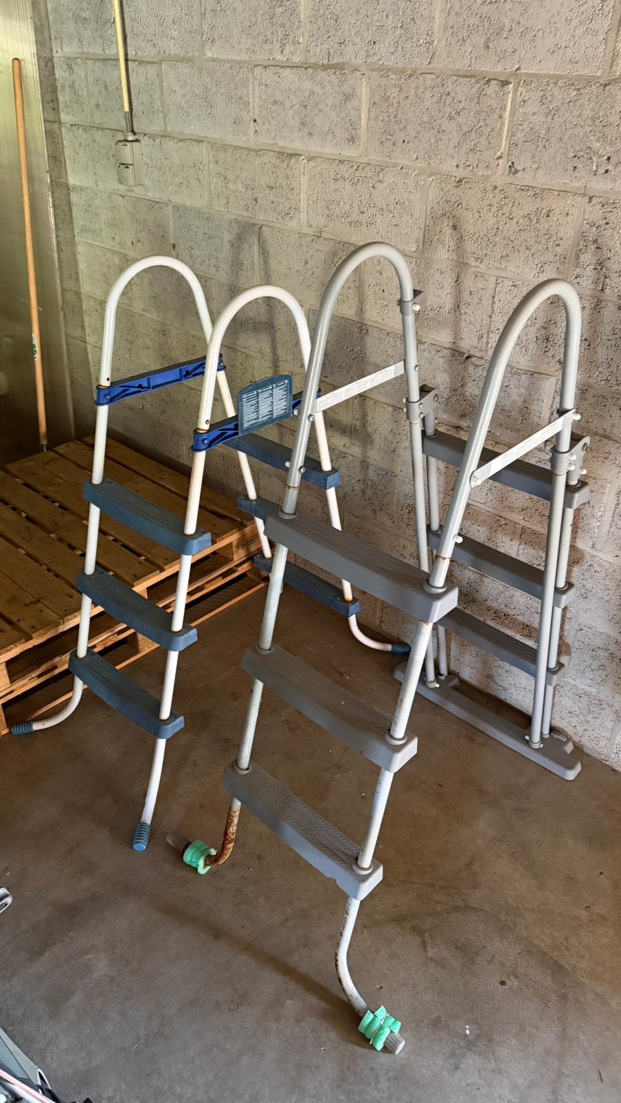 2 zwembadladders voor opzetzwembad, Ophalen, Gebruikt, Ladder