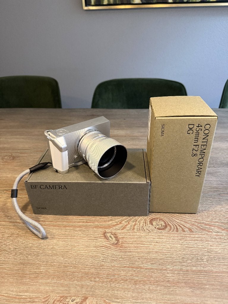Sigma BF Silver + 45mm F2.8 lens & accessoires, Ophalen, Zo goed als nieuw, Overige Merken, Systeemcamera