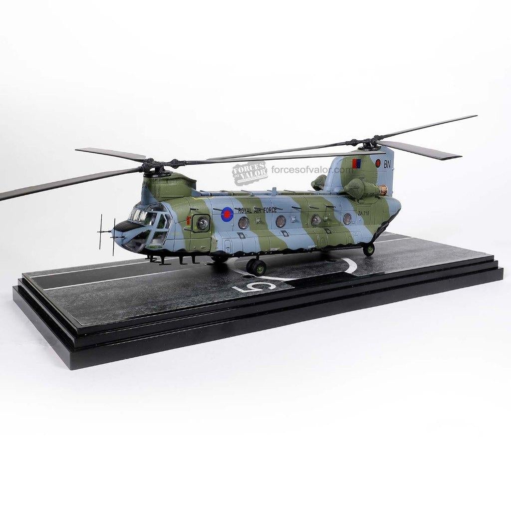 Boeing Chinook No. 18 Sqn Royal Air Force Falklands 1982, Glow2B Germany GmbH Erlenbacher Str. 3 shop@glow2b.de, Schaalmodel, Glow2B Germany GmbH Erlenbacher Str. 3 shop@glow2b.de