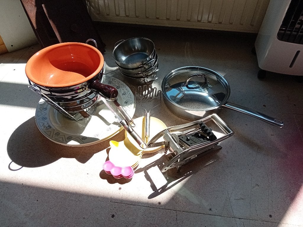 keukengerei, kaasfondue, frietsnijder, pan, Ophalen of Verzenden, Zo goed als nieuw