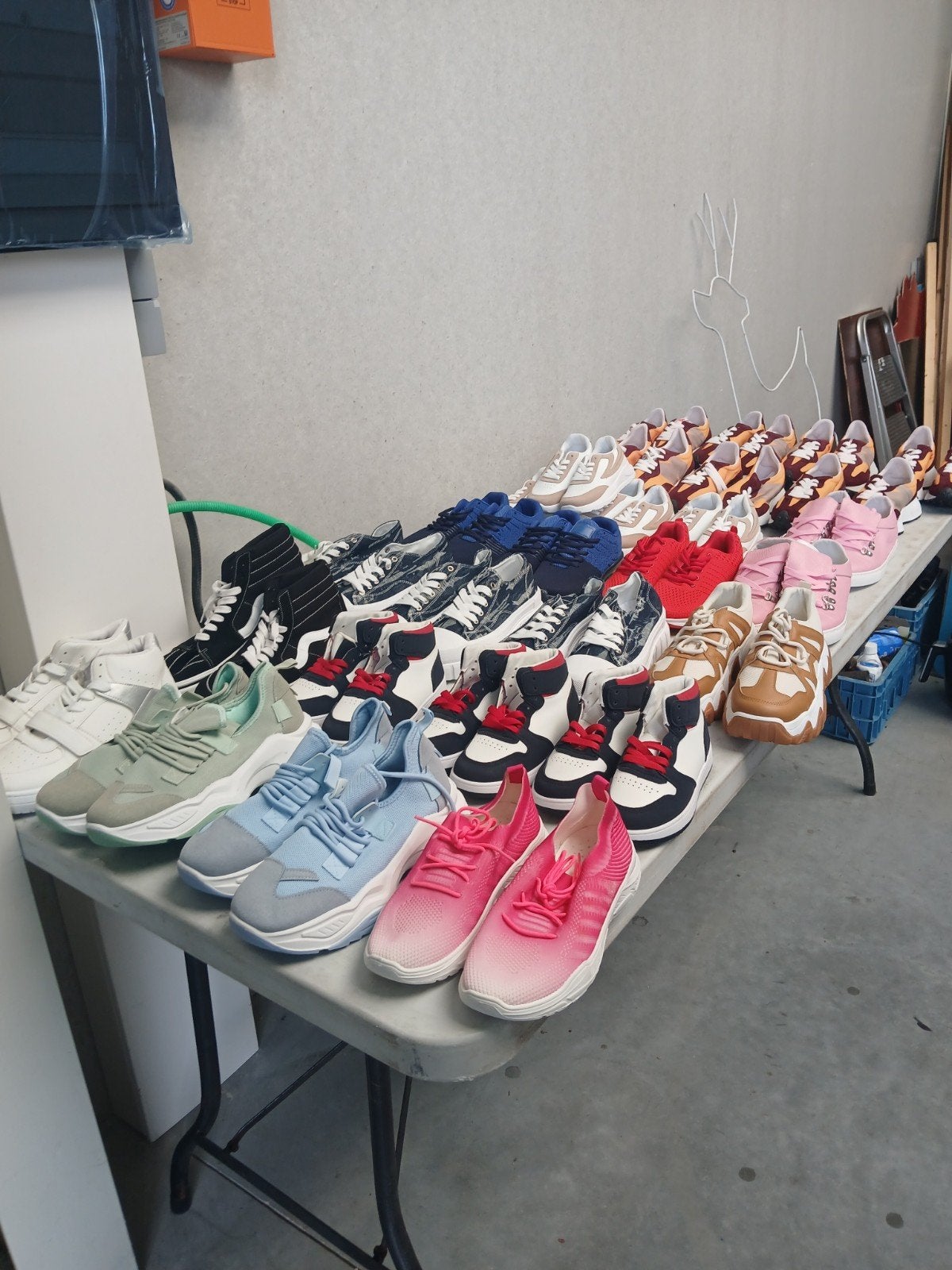 Partij nieuwe schoenen, Ophalen of Verzenden, Nieuw, Overige kleuren, Sneakers of Gympen
