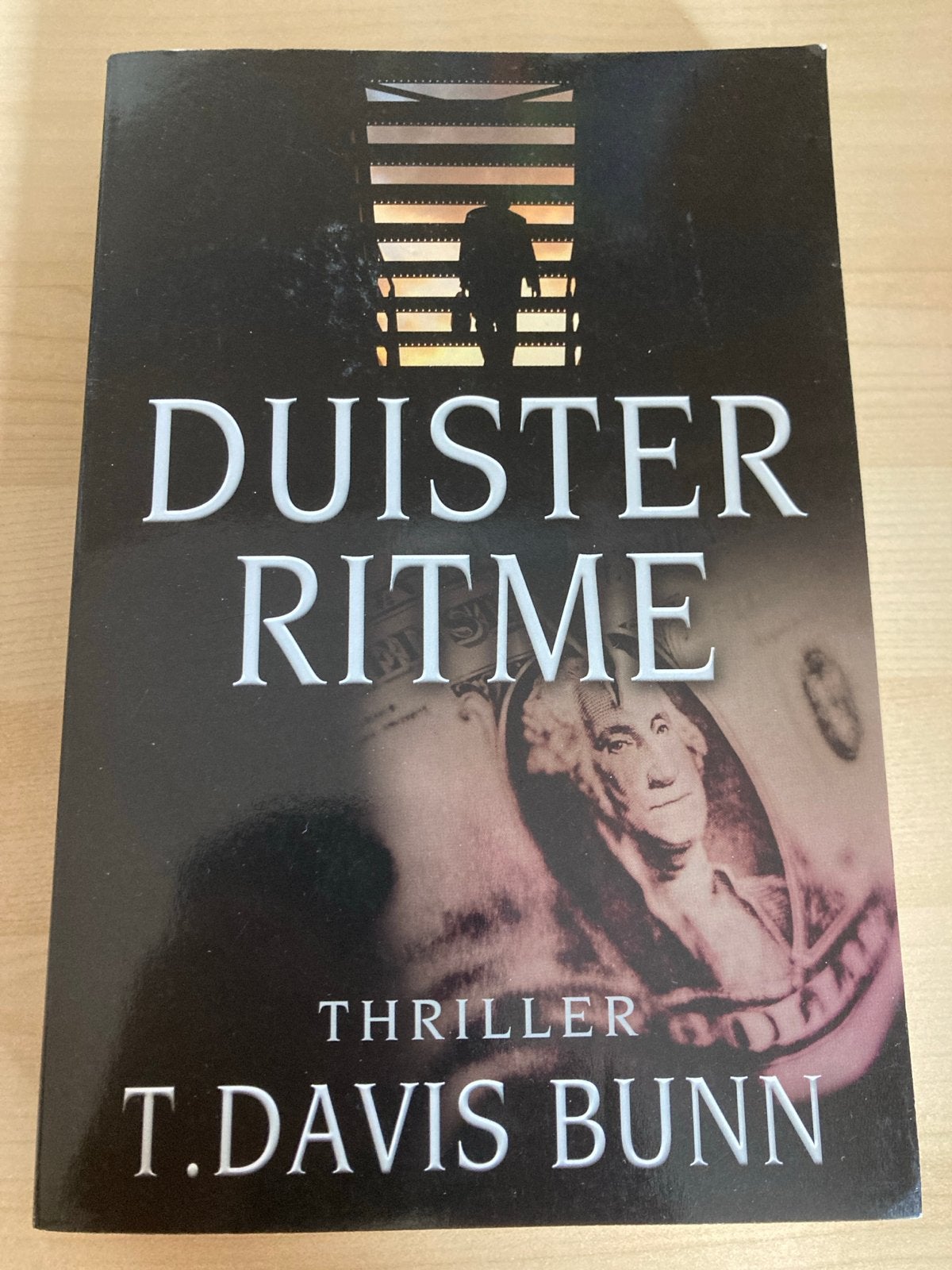 Duister Ritme - T. Davis Bunn (Thriller), Boeken, Ophalen of Verzenden, Zo goed als nieuw, Wereld overig