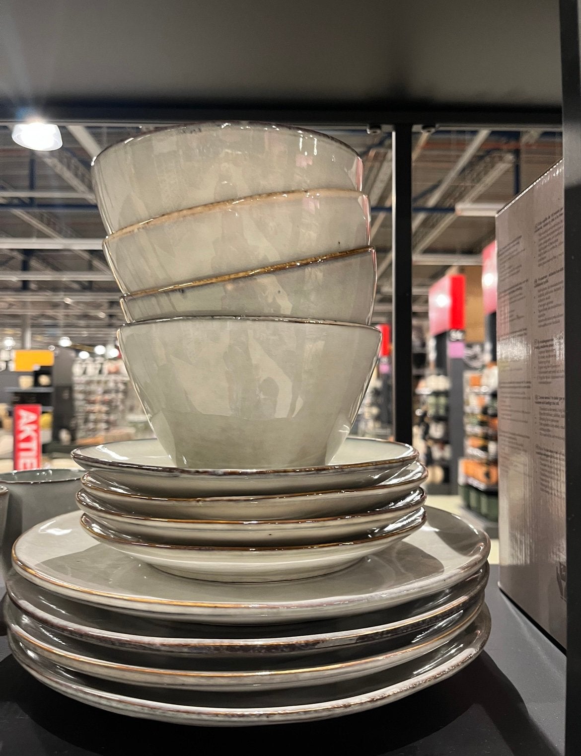 Serviesset karwei keramiek grijs 4p x 3 dozen, Huis en Inrichting, Keramiek, Nieuw, Ophalen of Verzenden, Overige stijlen