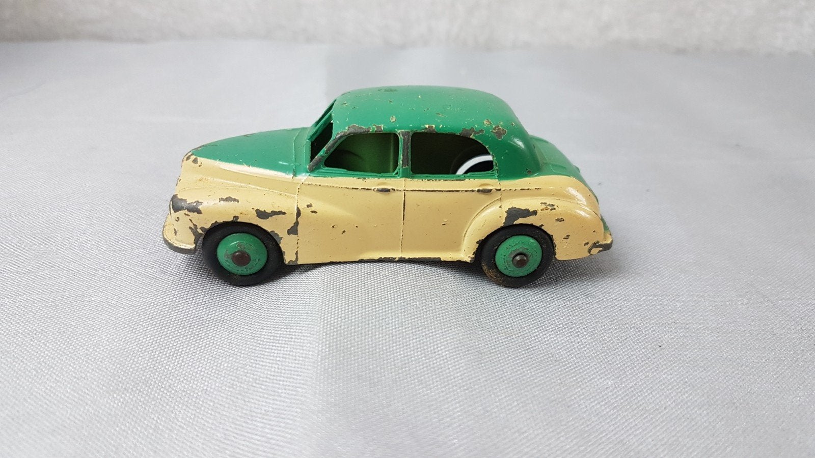Vintage Dinky Toys Morris Oxford Diecast Model (Gebruikt), Ophalen of Verzenden, Gebruikt, Auto, Dinky Toys