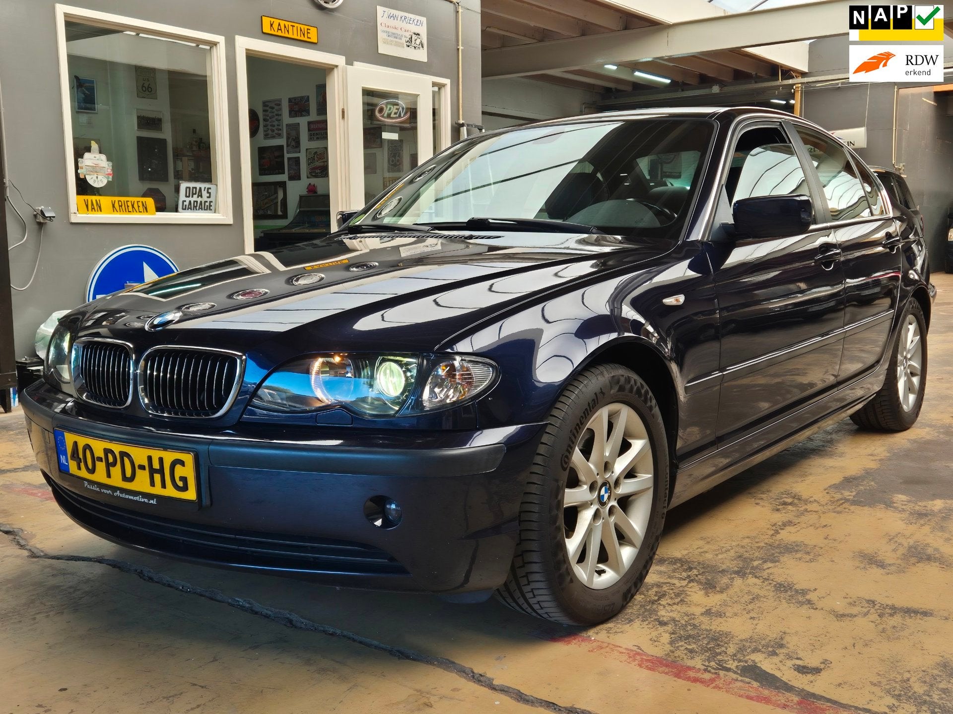 BMW 3-serie 325i Special Edition *153000KM* NL auto, Auto's, Automaat, Achterwielaandrijving, Gebruikt, Blauw